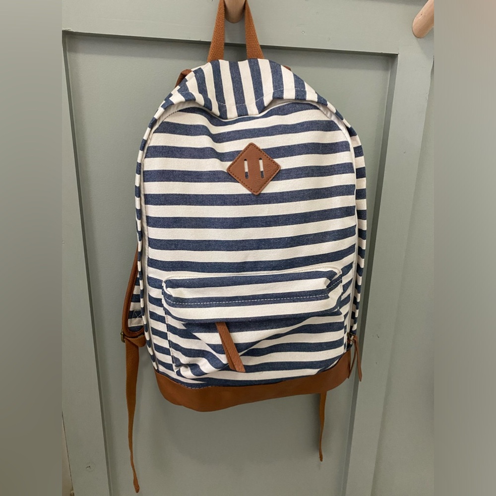 Super cute backpack!!